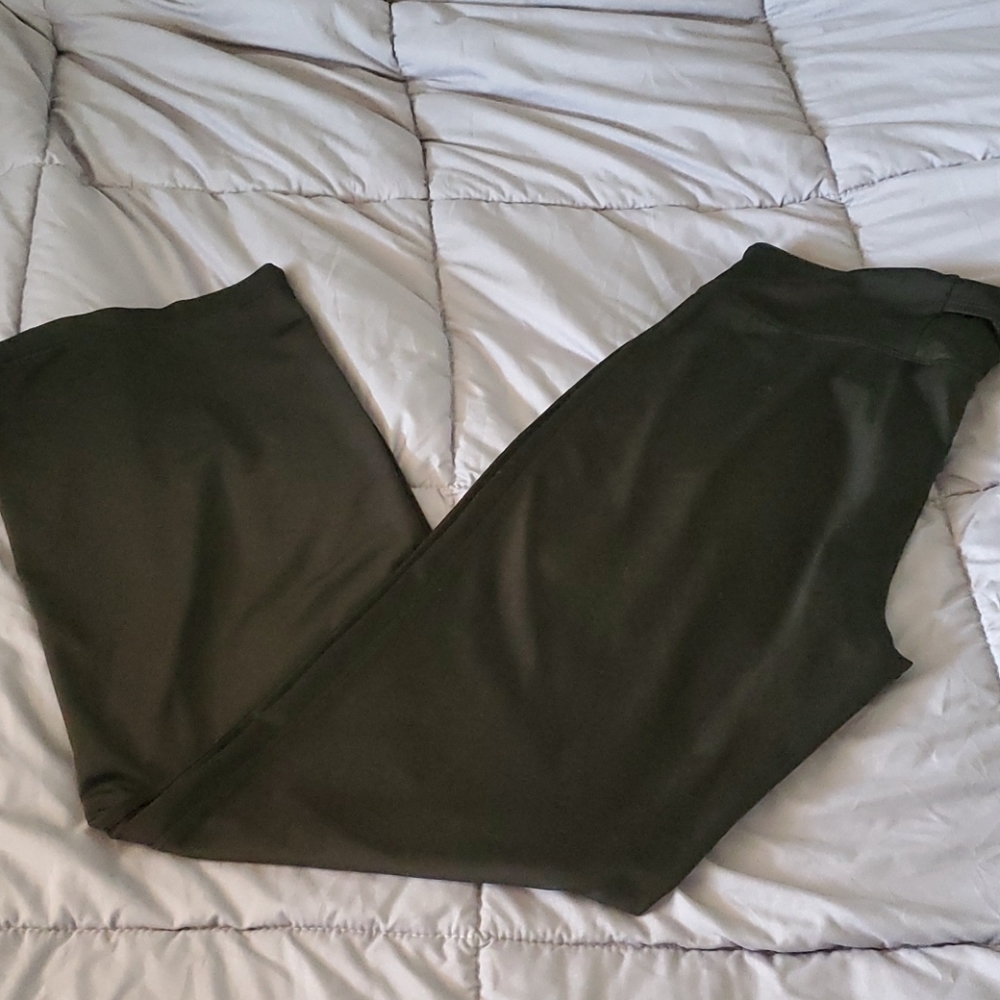 Straight leg mid rise yoga pants